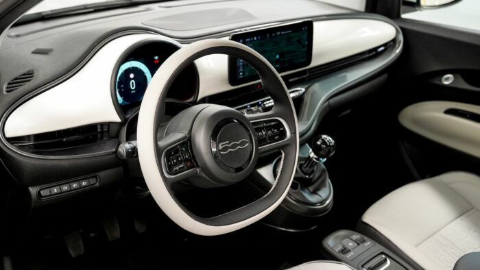 Fiat 500 Hybrid Cabrio 2026 Interior 1 700x394