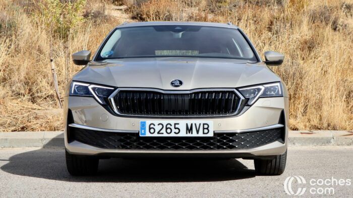 Skoda Octavia Combi MHEV Design Prueba 1 700x394