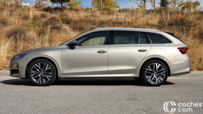 Skoda Octavia Combi MHEV Design Prueba 3 700x394