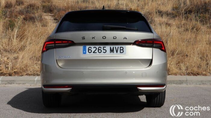 Skoda Octavia Combi MHEV Design Prueba 5 700x394