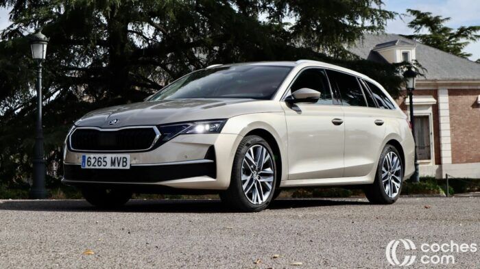 Skoda Octavia Combi MHEV Design Prueba 6 700x393