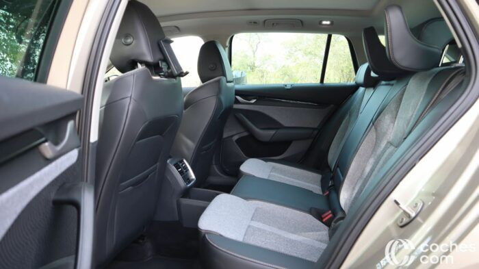 Skoda Octavia Combi MHEV Design Prueba Interior 17 700x393