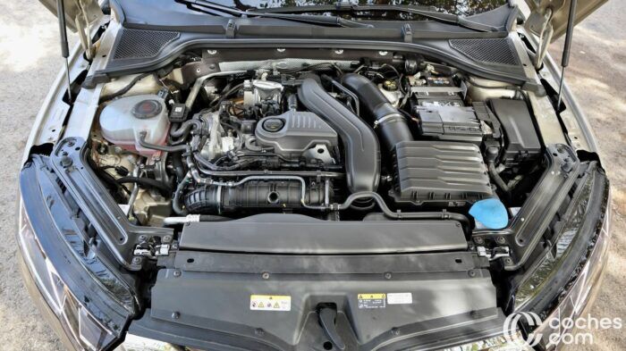 Skoda Octavia Combi MHEV Design Prueba Motor 1 700x393