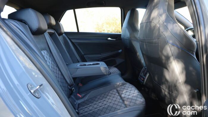 Volkswagen Golf R Line Prueba Interior 20 700x393