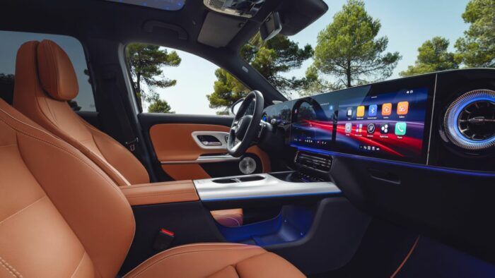 Mercedes GLB 350 4MATIC EQ Technology AMG Line 2026 Interior 2 700x394