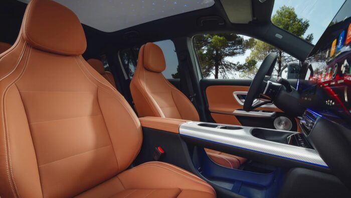 Mercedes GLB 350 4MATIC EQ Technology AMG Line 2026 Interior 3 700x394