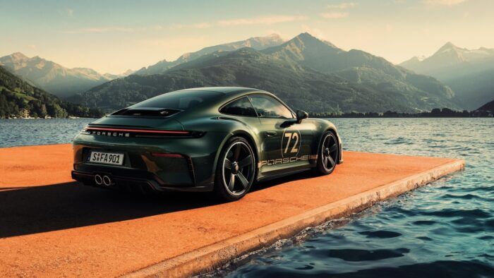 Porsche 911 GT3 90 F A Porsche 25 700x394