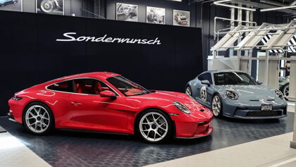 Dos Porsche 911 S/T de edición limitada coinciden en la numeración por error y lo solucionan de forma ingeniosa