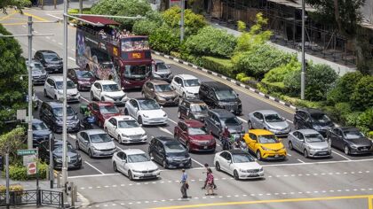 En Singapur tener un coche es un lujo al alcance de pocos (y cuesta como un piso)