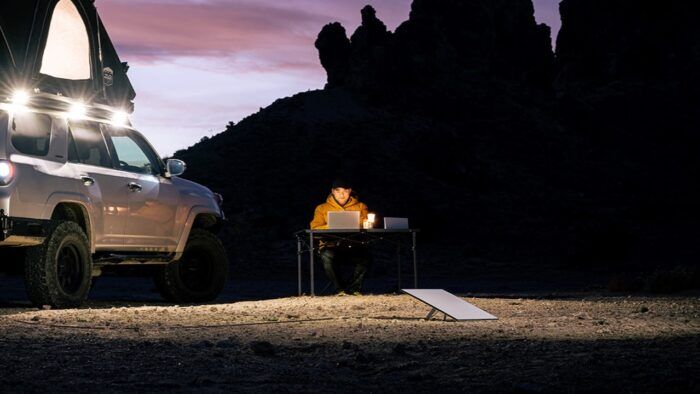 Tesla Starlink 2 700x394