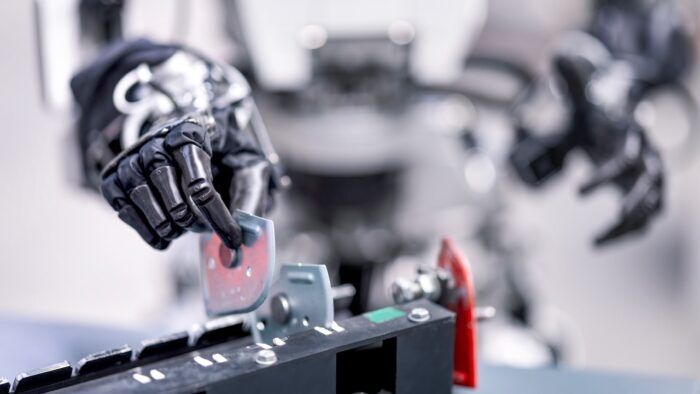 Mercedes Robots Dark Factory 4 700x394