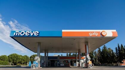 Moeve y Galp están en vías de unirse para pugnarle la corona de las gasolineras a Repsol