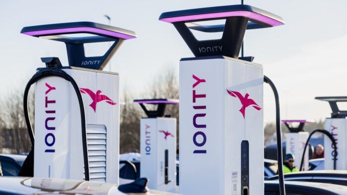 Punto Carga Electrico 3 700x394