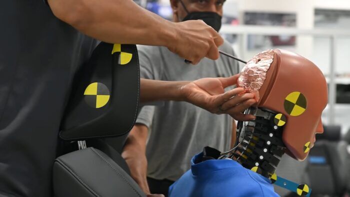 IIHS Prueba Latigazo Cervical 2 700x394