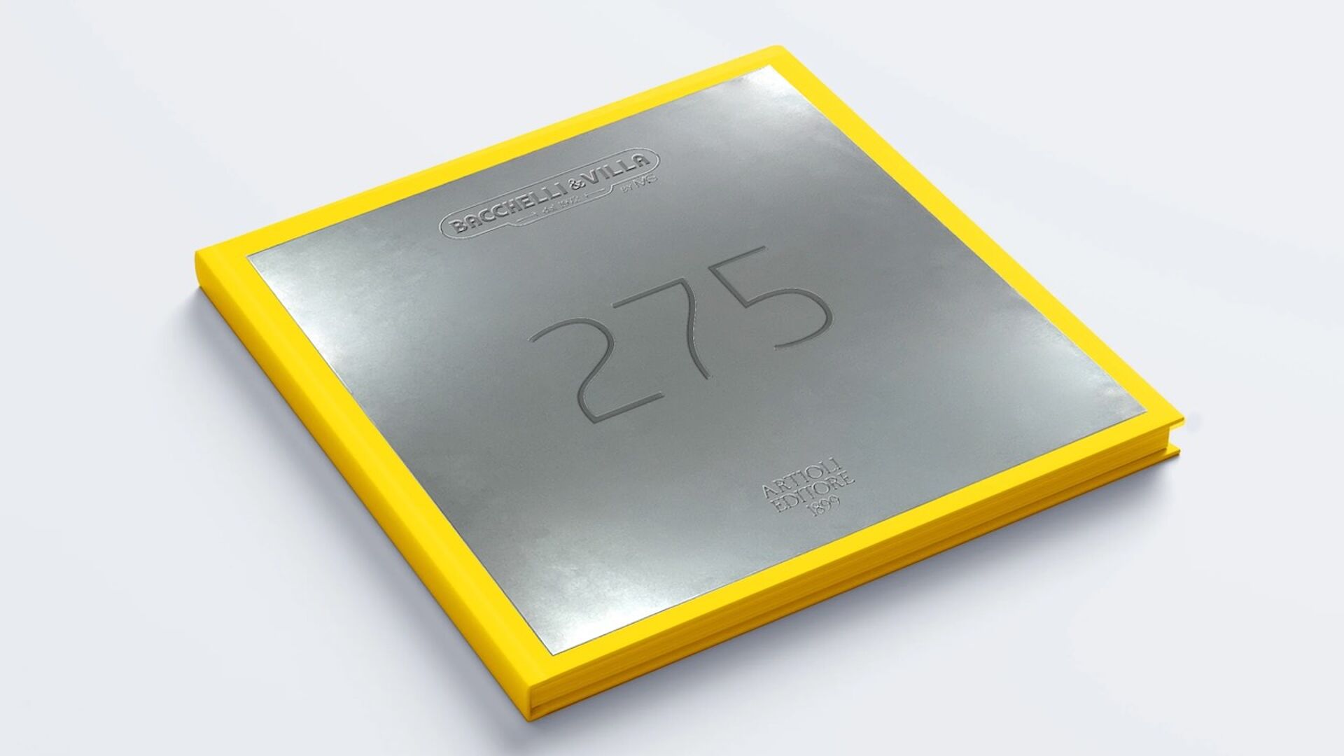 Un libro dedicado a una obra de arte: las páginas que retratan al Ferrari 275