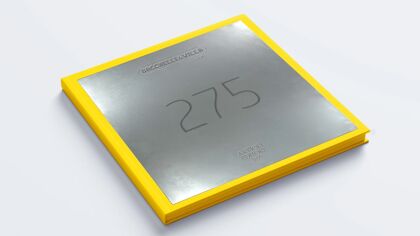 Un libro dedicado a una obra de arte: las páginas que retratan al Ferrari 275