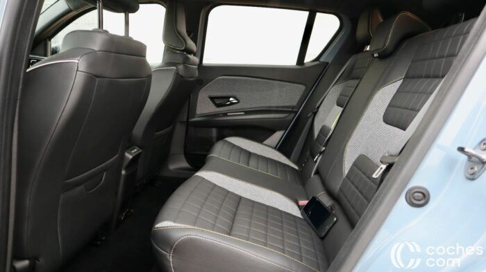 Renault 4 Prueba Interior 26 700x393