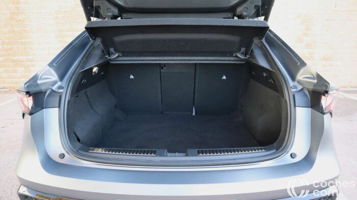 Renault Rafale E TECH 300 4x4 2026 Prueba Maletero 5 700x393