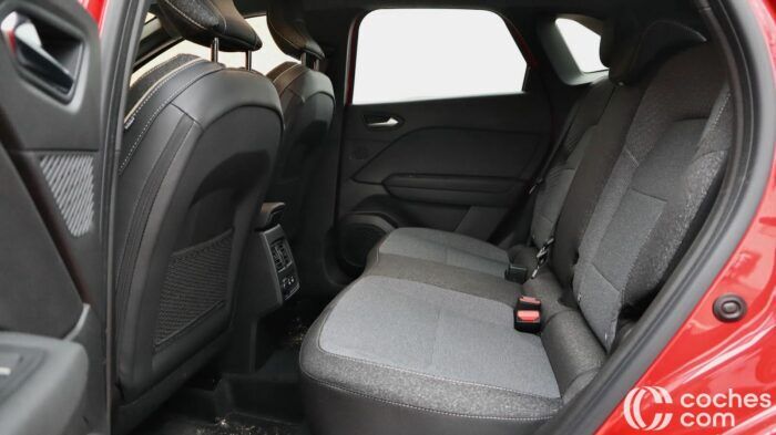 Mitsubishi Grandis MHEV Prueba Interior 1 700x393