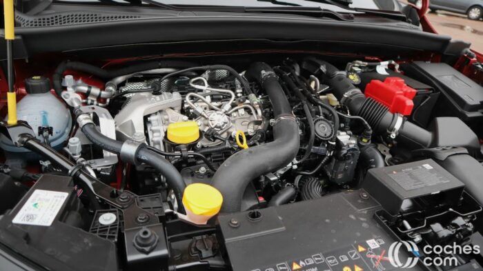 Mitsubishi Grandis MHEV Prueba Motor 2 700x393