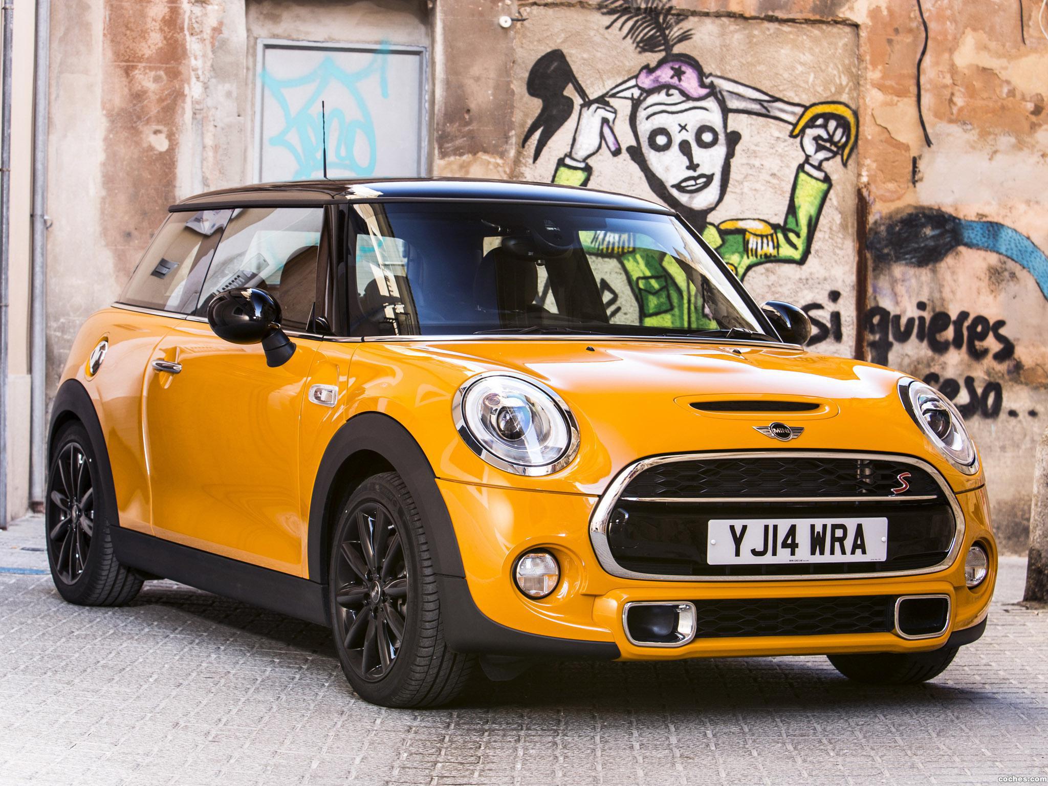 Что такое мини купер. Mini Cooper s 2014. Мини Купер молочный. Мини Купер бренд. Желтый мини Купер.