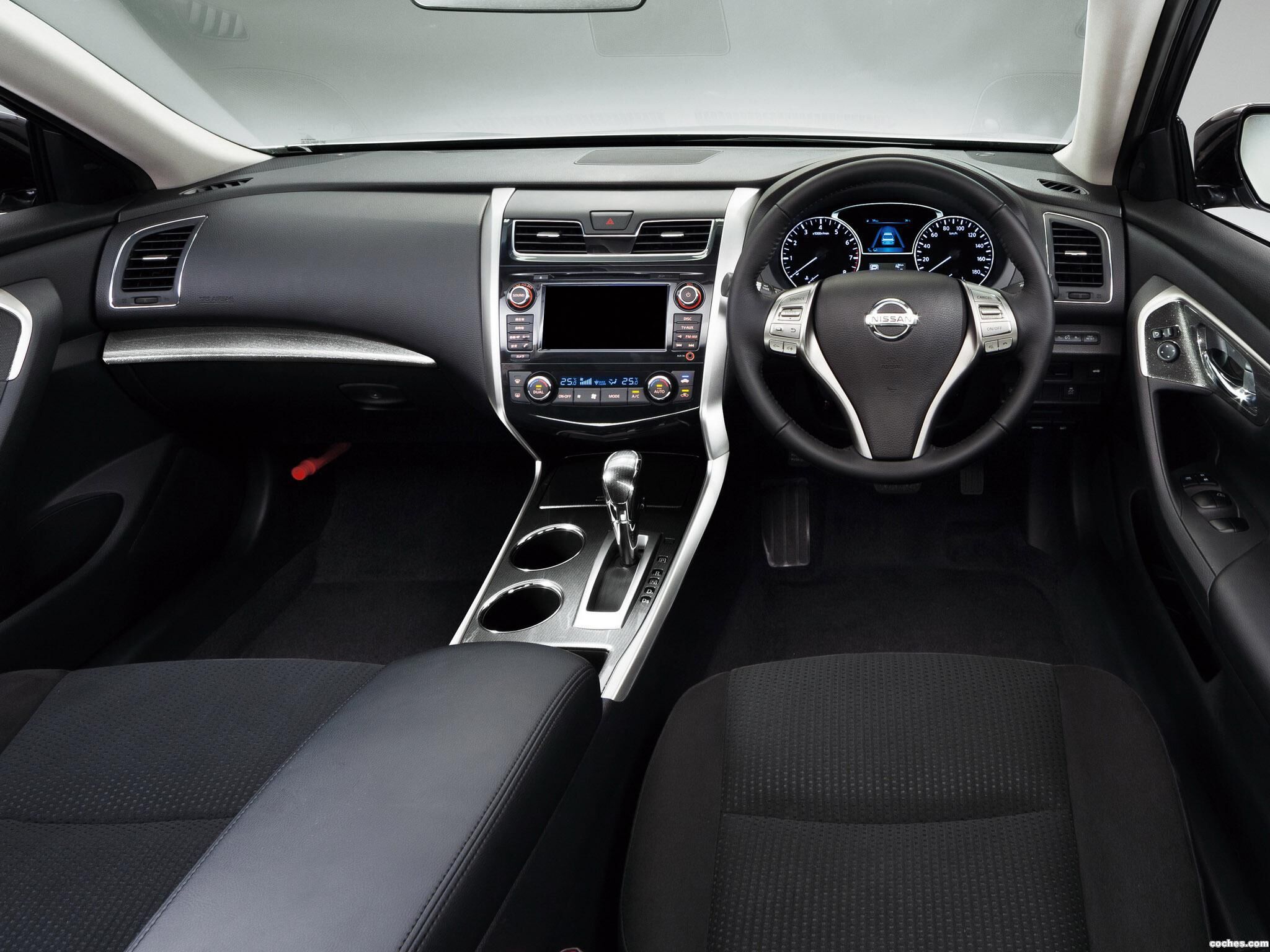 Теана j32 белый салон. В. Teana 2008 салон. Ниссан теана j32 салон. 5 салон.