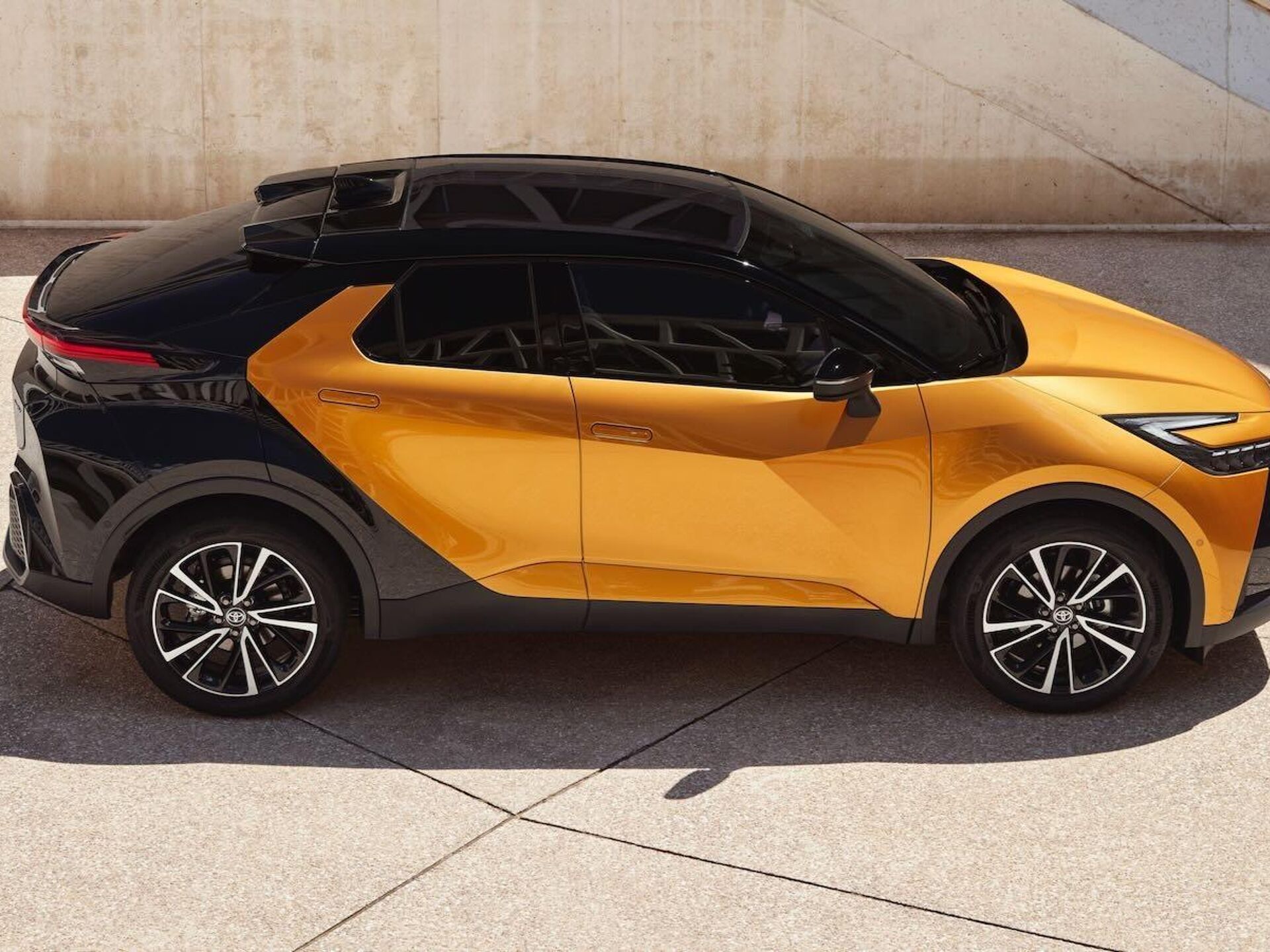 Imagen de TOYOTA C-HR nuevo