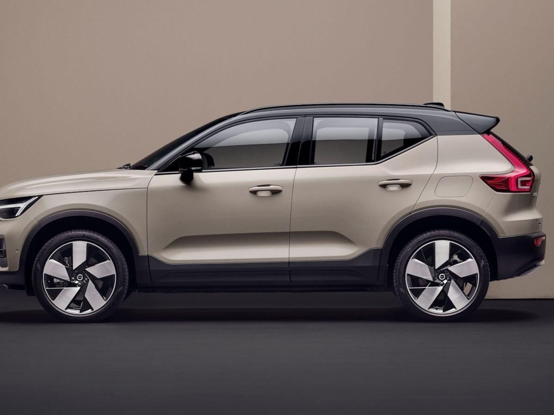 Imagen de VOLVO EX40 nuevo